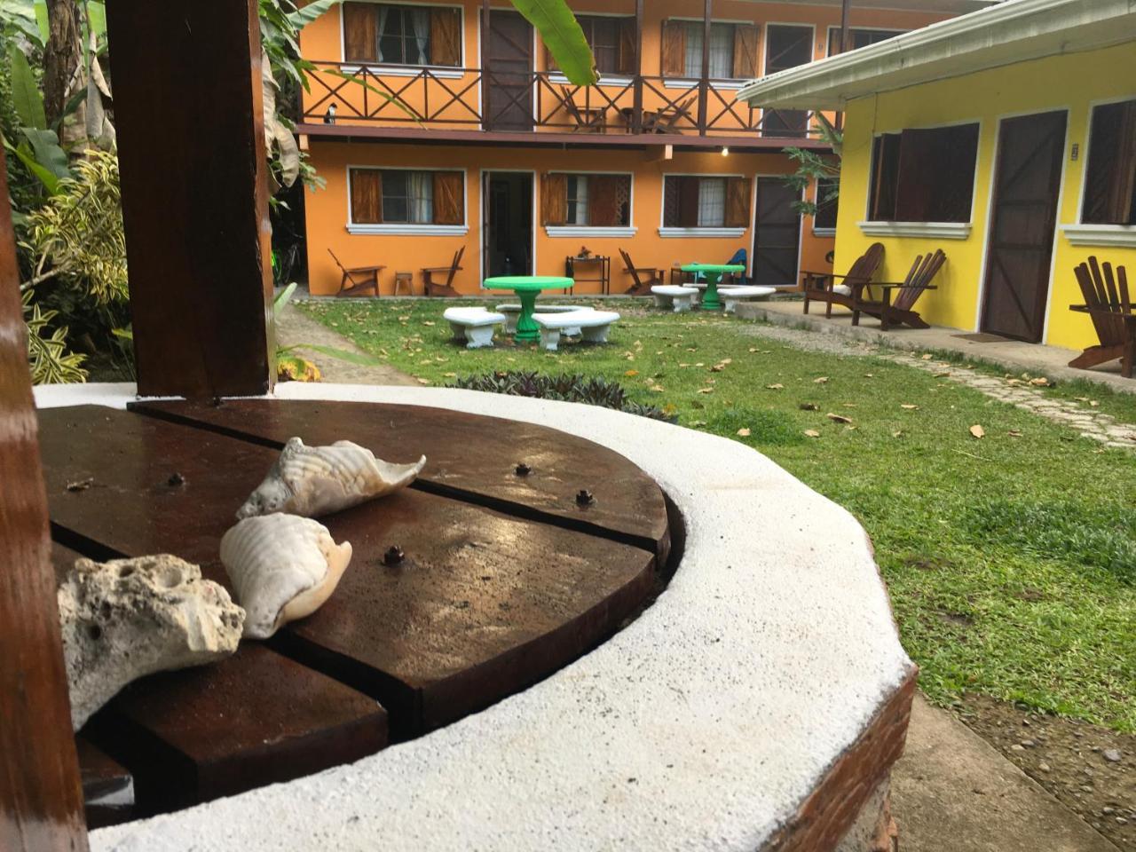 Хостел Las Casitas De Playa Negra Puerto Viejo de Talamanca Екстер'єр фото