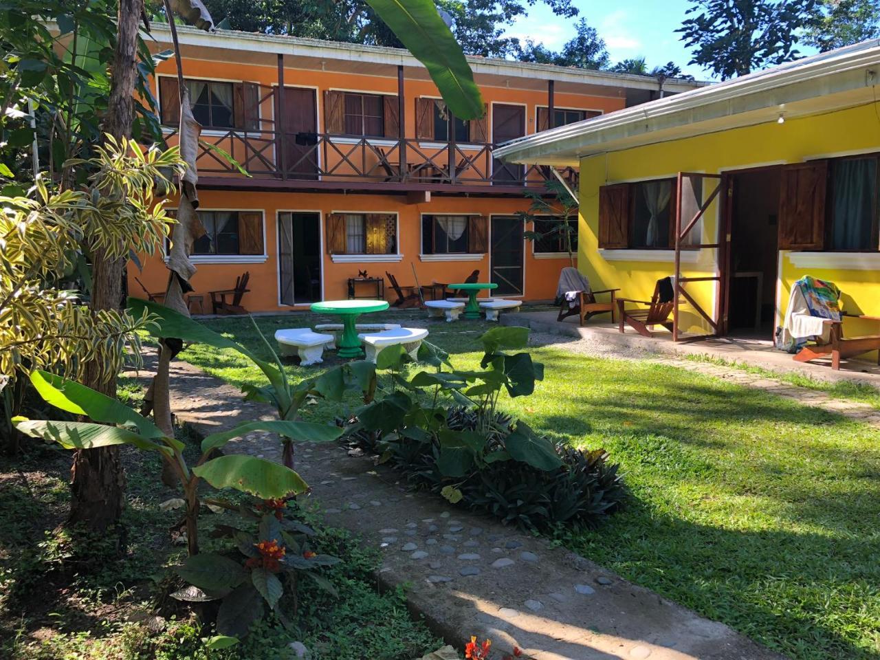 Хостел Las Casitas De Playa Negra Puerto Viejo de Talamanca Екстер'єр фото