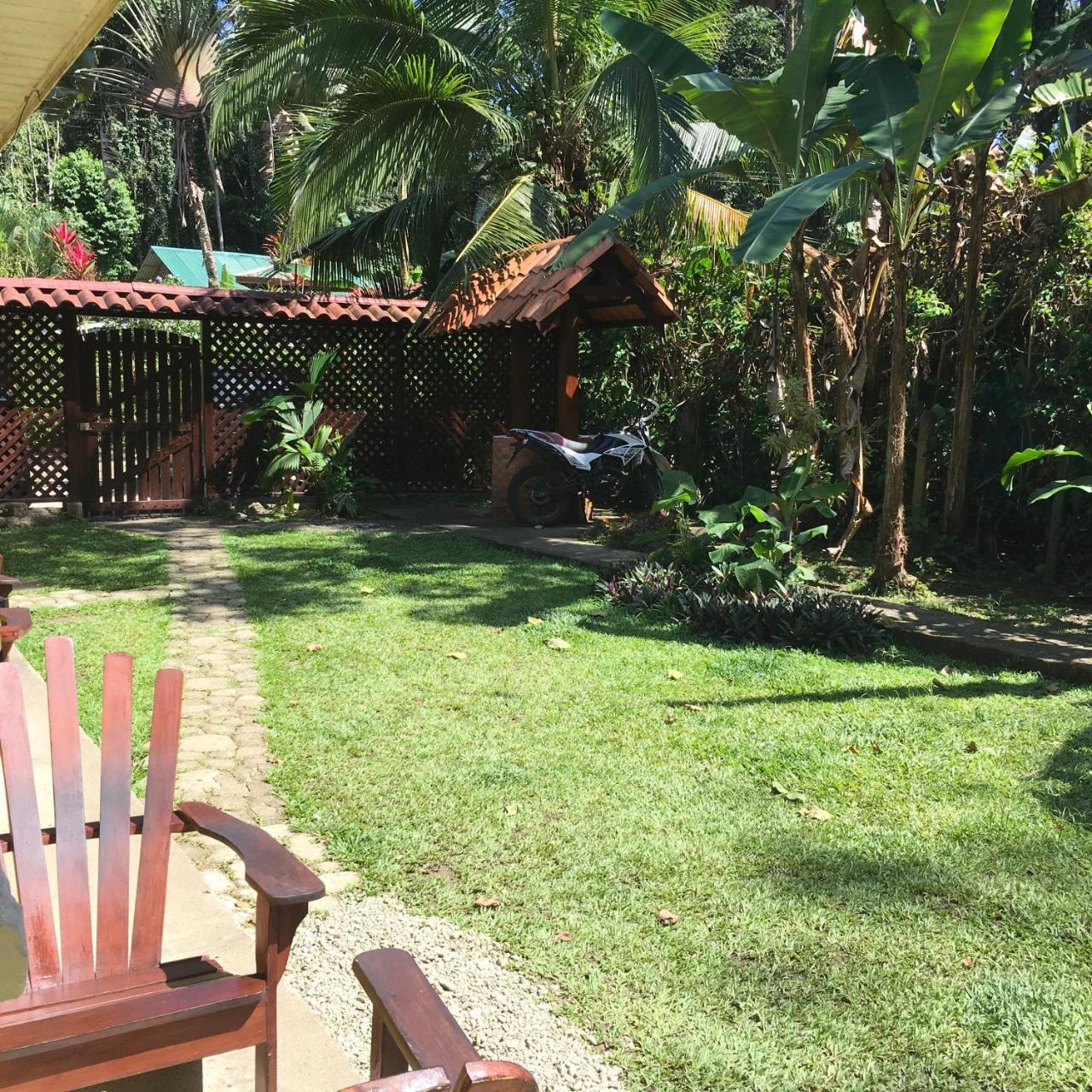 Хостел Las Casitas De Playa Negra Puerto Viejo de Talamanca Екстер'єр фото