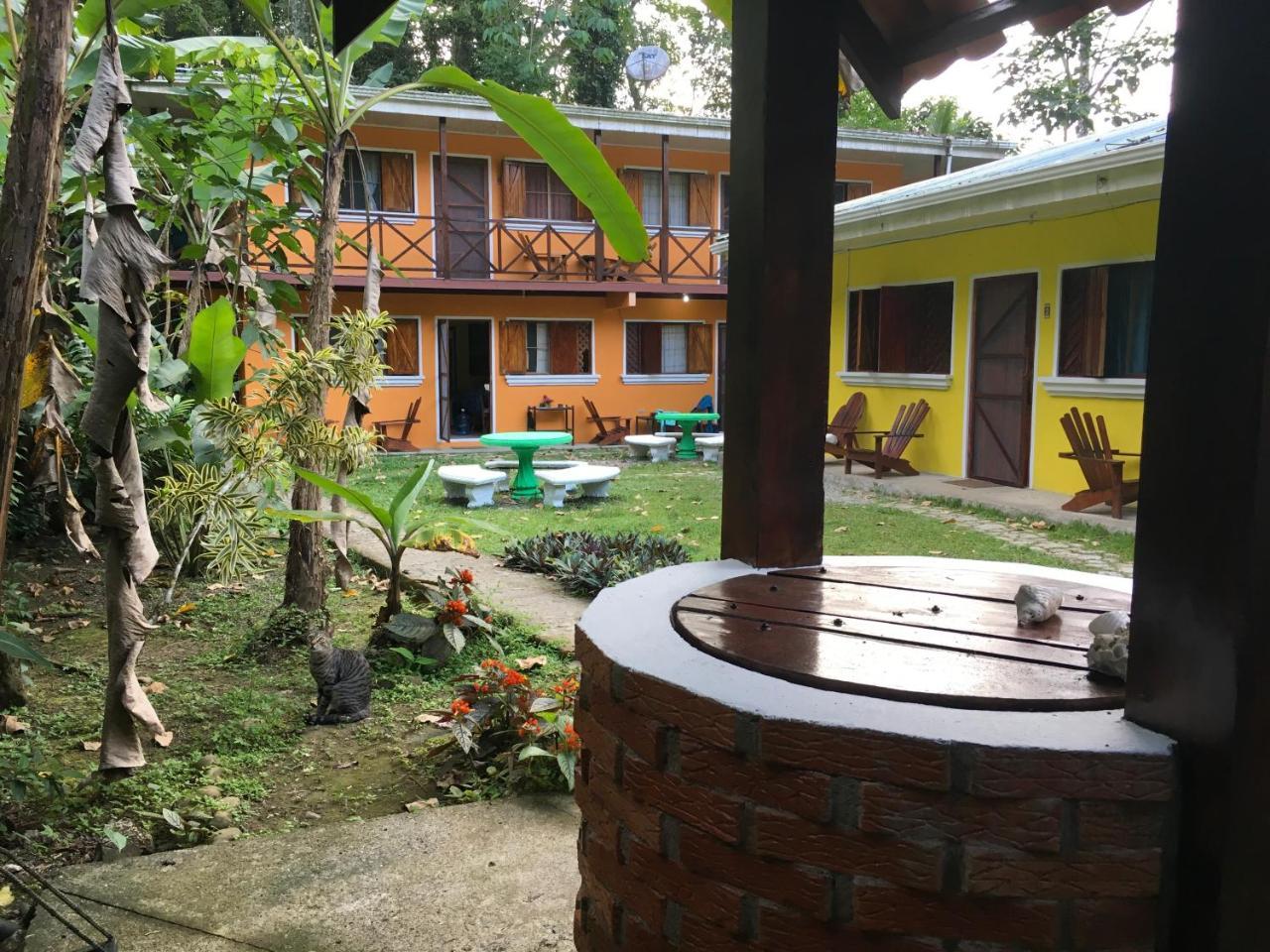 Хостел Las Casitas De Playa Negra Puerto Viejo de Talamanca Екстер'єр фото