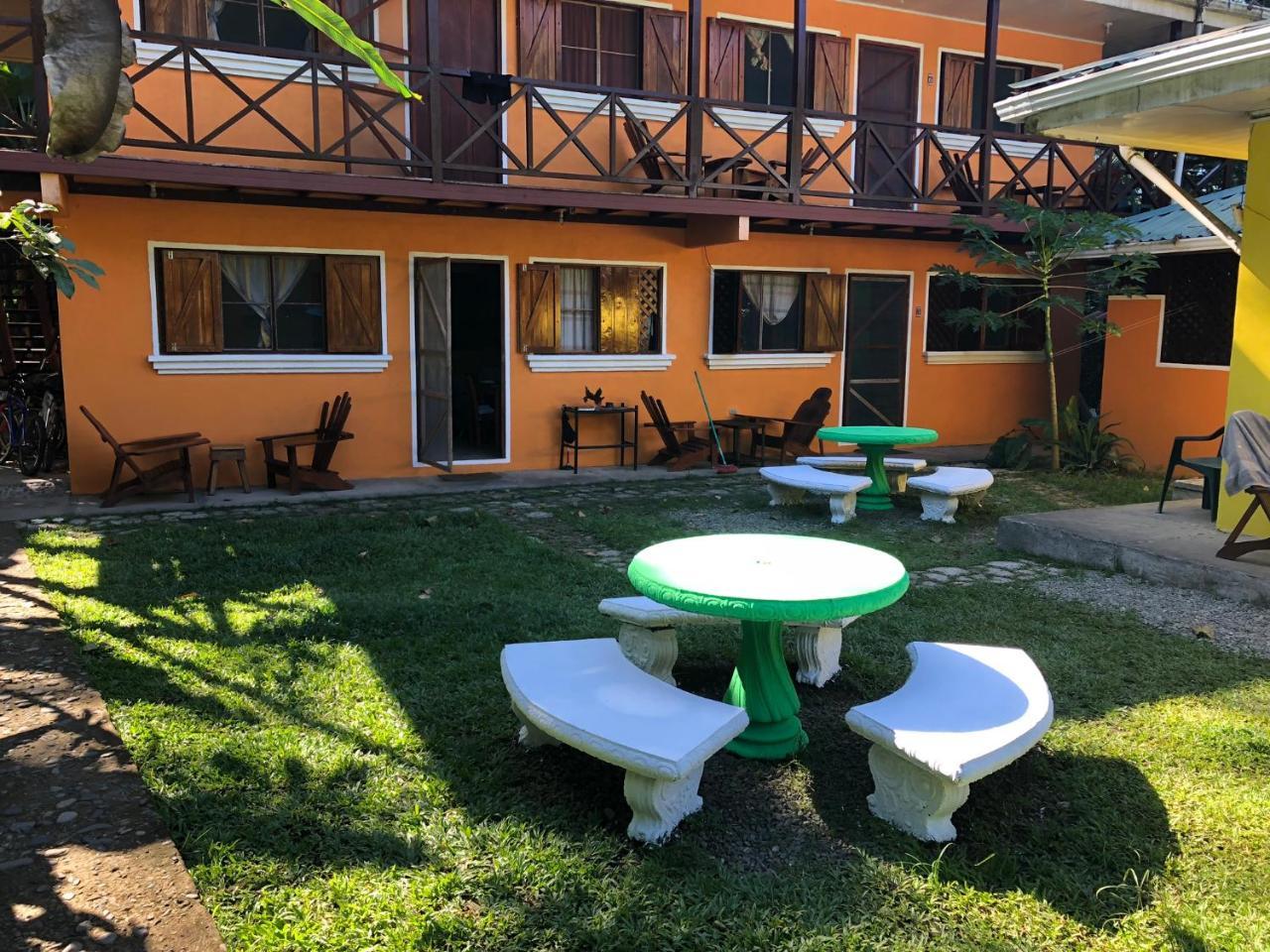 Хостел Las Casitas De Playa Negra Puerto Viejo de Talamanca Екстер'єр фото