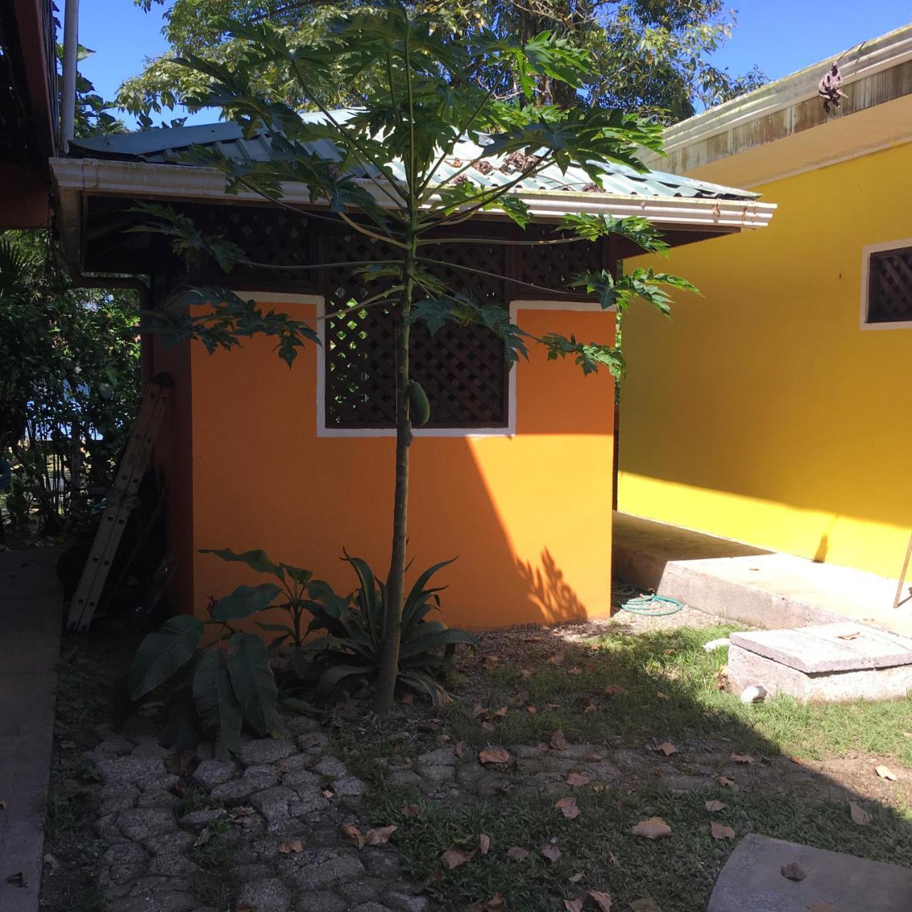 Хостел Las Casitas De Playa Negra Puerto Viejo de Talamanca Екстер'єр фото