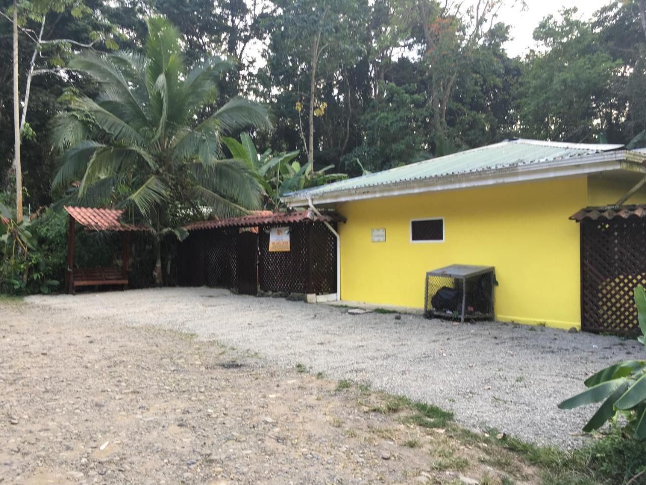 Хостел Las Casitas De Playa Negra Puerto Viejo de Talamanca Екстер'єр фото